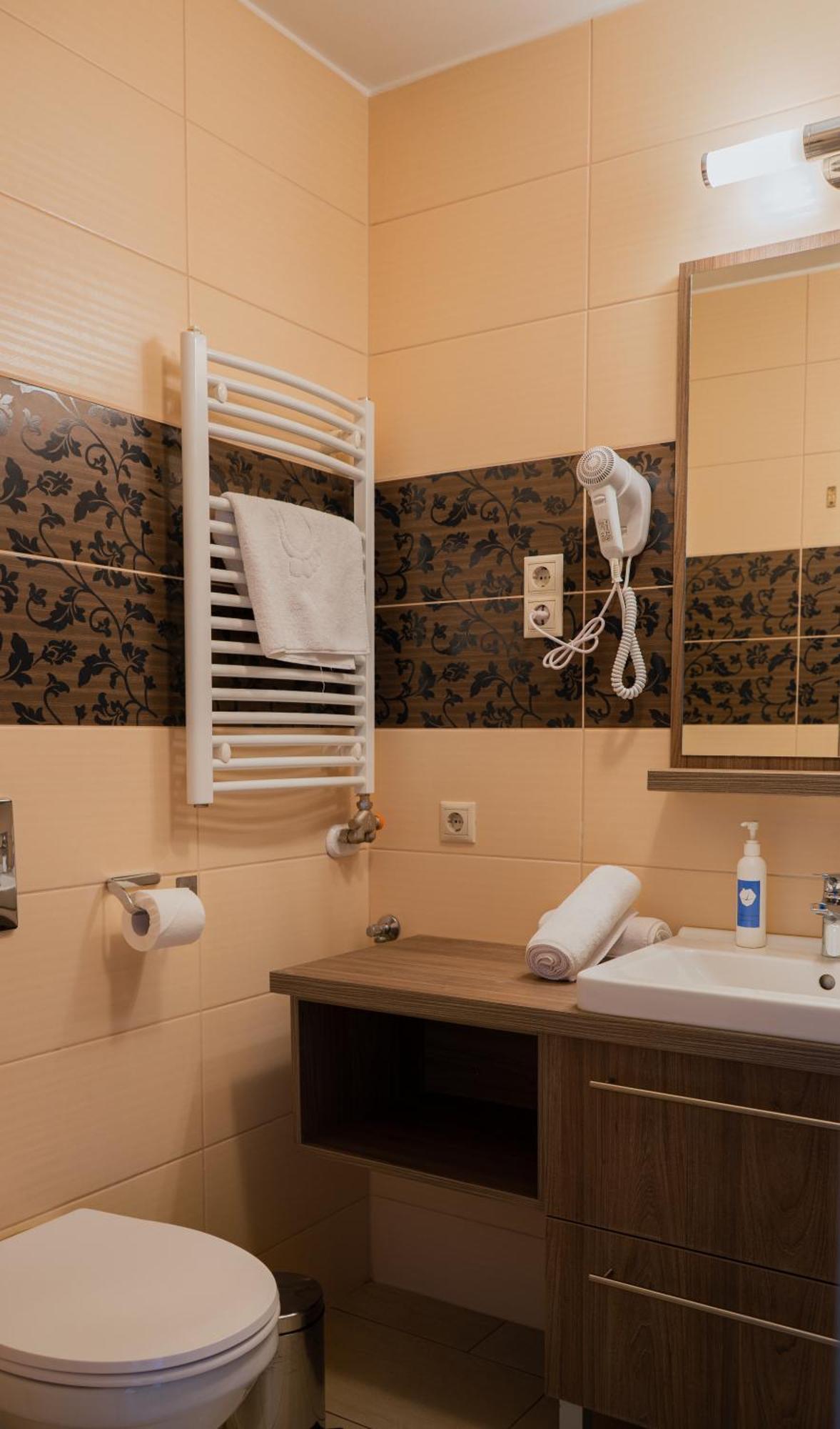 Zafir Apartman Sarvar Ngoại thất bức ảnh