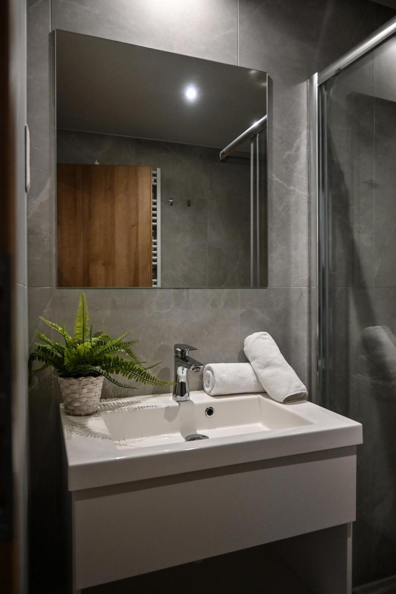 Zafir Apartman Sarvar Ngoại thất bức ảnh
