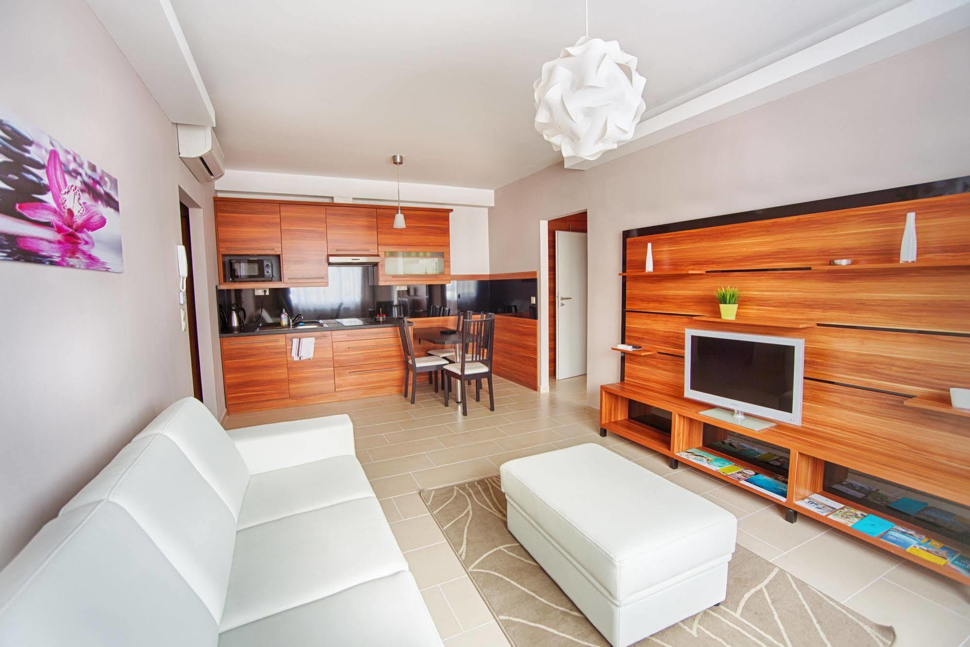 Zafir Apartman Sarvar Ngoại thất bức ảnh